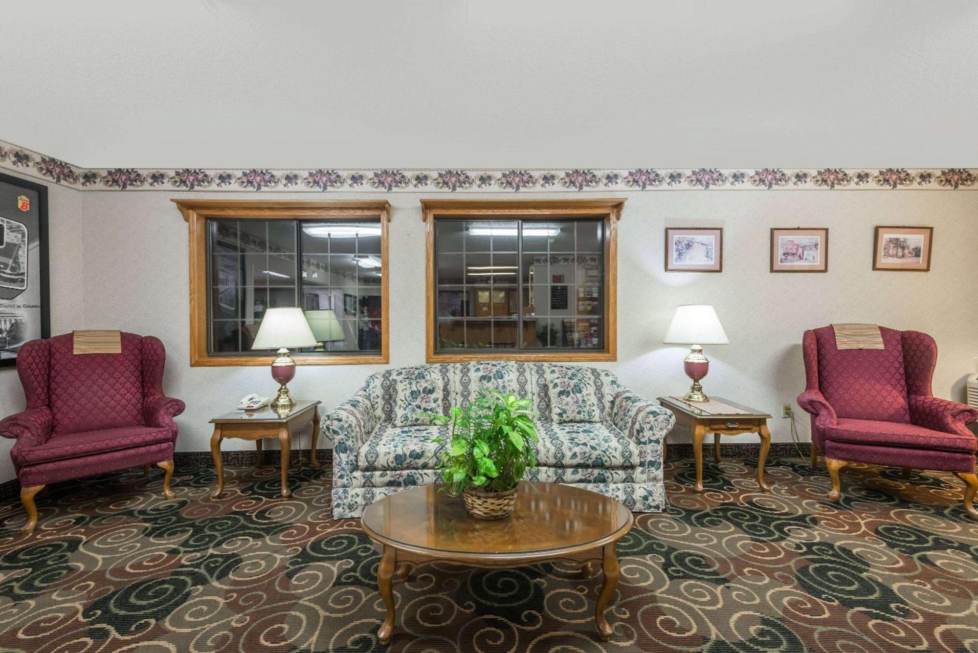Super 8 By Wyndham Roscoe Village Coshocton